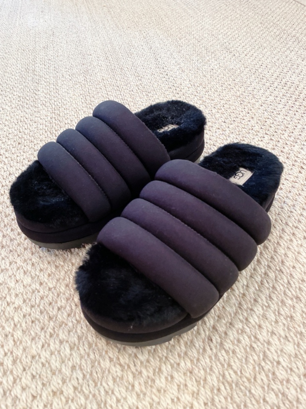 UGG Women’s Maxi Slides in black 7M - loungewear - ONLY WORN ONCE